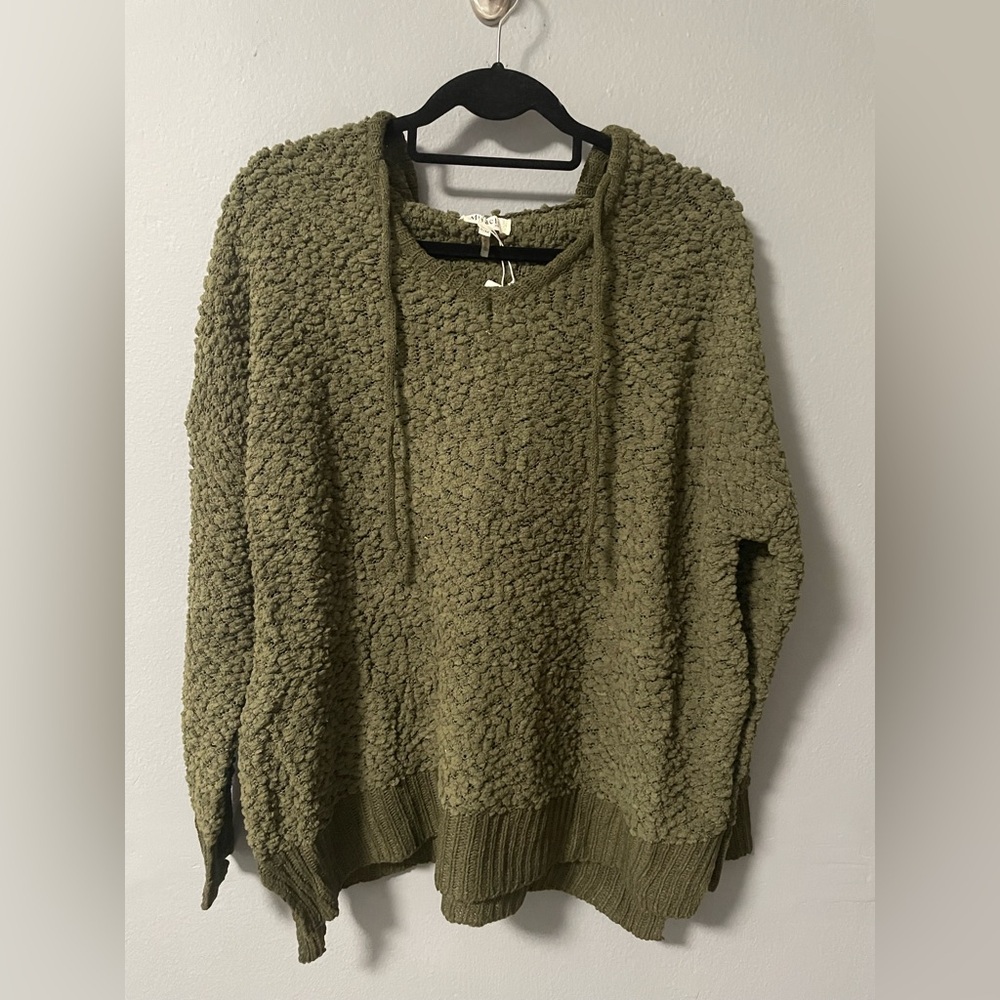 NWT Miracle Popcorn Chenille Olive Green
Hoodie Sweater. Size S/M